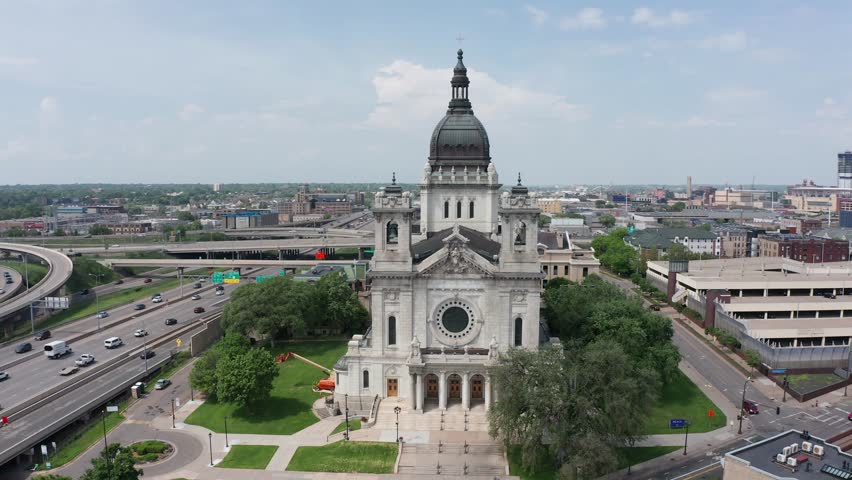Close-up panning aerial shot of the Basilica of Saint Mary in Minneapolis, Minnesota. 4K Royalty-Free Stock Footage #1105240537