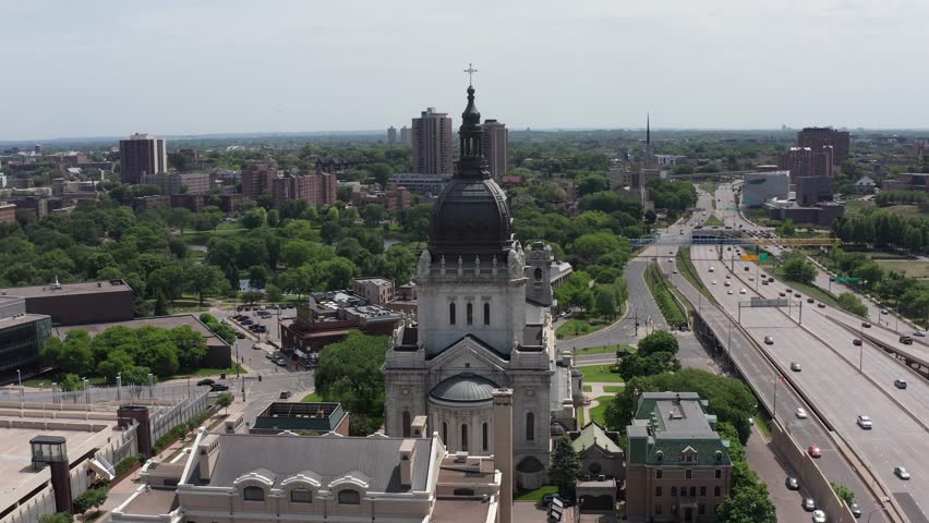 Close-up panning aerial shot of the Basilica of Saint Mary in downtown Minneapolis, Minnesota. 4K Royalty-Free Stock Footage #1105240719
