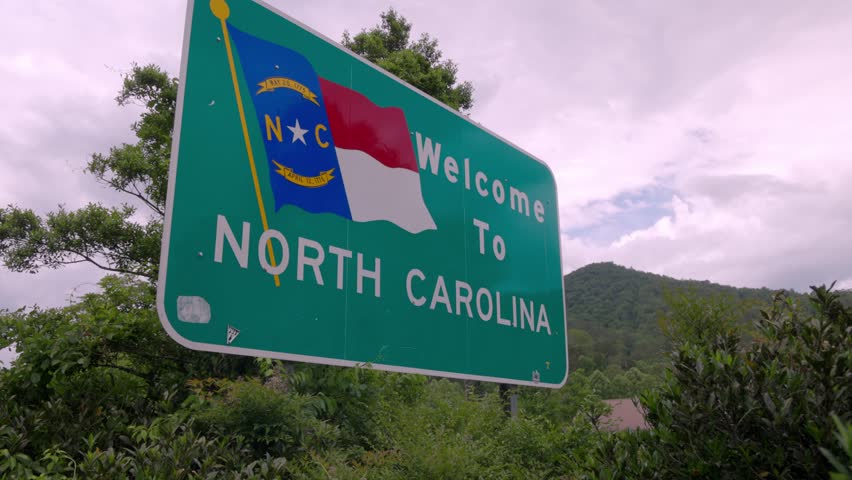 Welcome to North Carolina state sign with stable video. Royalty-Free Stock Footage #1105288097