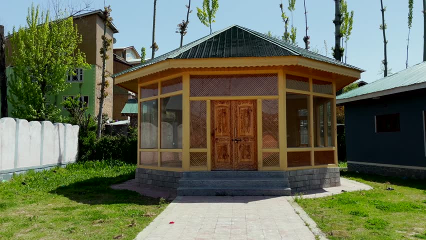 India, the People of India and their lifestyle .