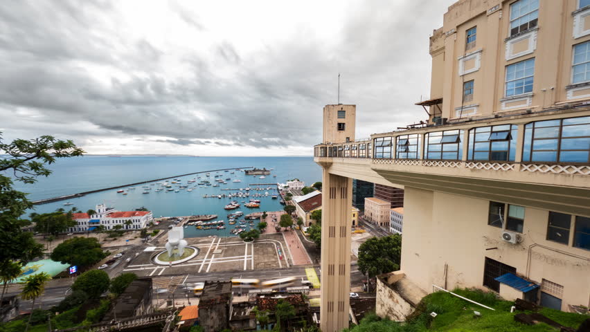 Timelapse of Elevador Lacerda in Salvador de Bahia with sunset view of the sea