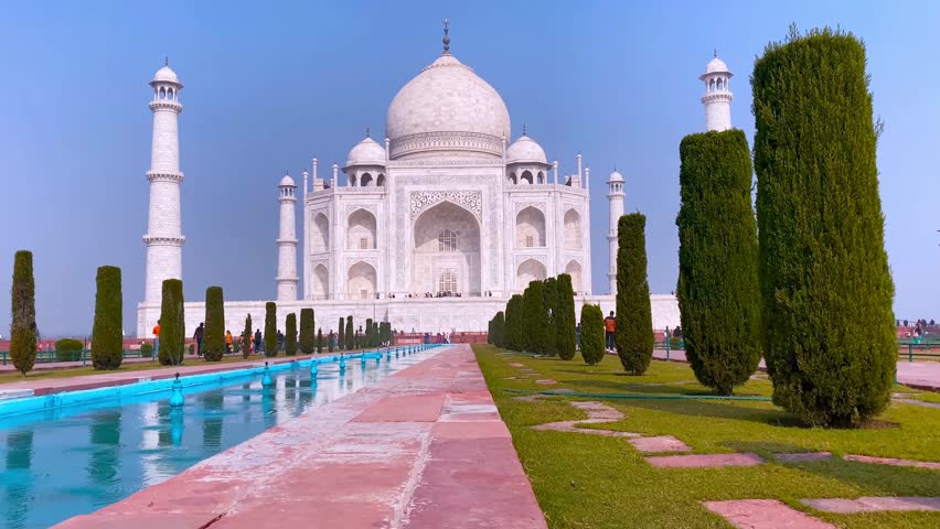 Taj Mahal, Agra, India. Tourists visiting a popular tourist attraction. timelapse Royalty-Free Stock Footage #1105509111