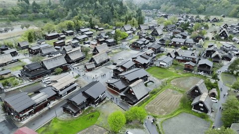 日本の原風景というべき美しい景観をなす白川郷の合掌造り集落。世界遺産に登録されています。
Shirakawa-go, a village of gassho-zukuri style houses that could be called the original landscape of Japan. It has been registered as a World Heritage site 庫存影片