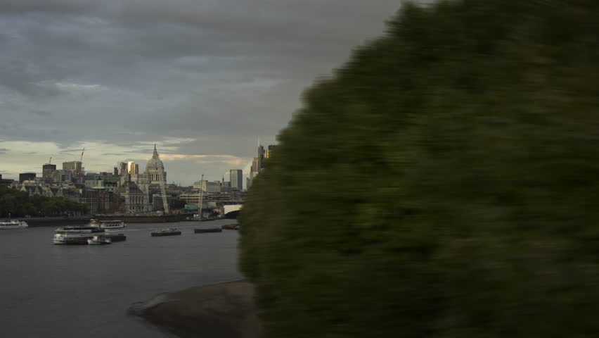 Day to night hyperlapse of the City of London from Waterloo Bridge 4K Royalty-Free Stock Footage #1105579511