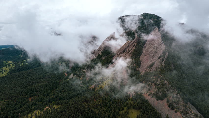 Mountain fog mysteriously move around Boulder
