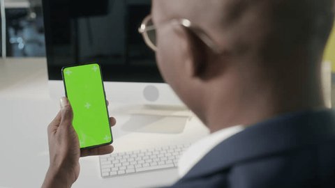 Tap to Click on Centre of Screen. Green Screen and Chroma Key of Smartphone. African-american Businessman Using Smart Phone for Work. Office Worker Connects to Chat or Video Conference. Adlı Stok Video