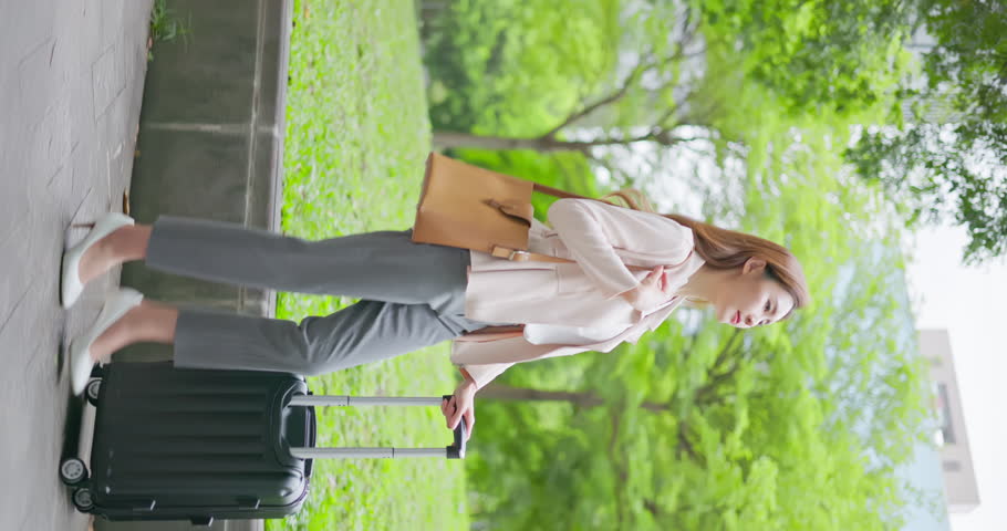 Vertical view of asian business woman is not acclimatized and suffers from a stomach ache while traveling on duty Royalty-Free Stock Footage #1105838879
