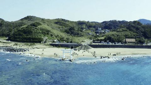 福岡の中心部から車でわずか40分ほどで、自然あふれる美しい景観を見ることができる「糸島」。
Itoshima is only a 40-minute drive from central Fukuoka and offers beautiful natural scenery. 庫存影片