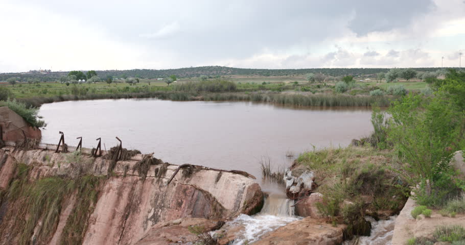 This is a video showing power dam falls in Santa Rosa NM then panning down stream with the el rito creek. Shot on a Canon R5C