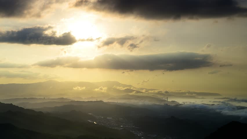 Above the cascading mountains, there are crepuscular light and dynamic clouds. Wufen Mountain in Pingxi was photographed from Buyanting Pavilion. Taiwan