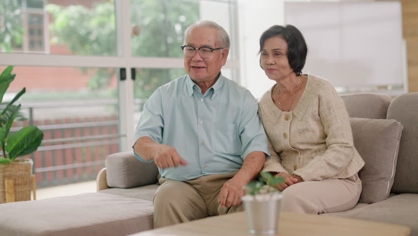 Group of asian senior people listening to young nurse.Psychological support group for elderly therapy session in a community centre. Group therapy in session sitting in a circle in a nursing home. Royalty-Free Stock Footage #1106414241