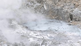 4K video, the crater's boiling water was smoking and hot