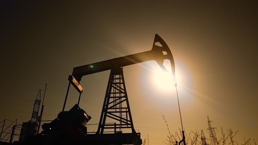 oil industry. silhouette of an oil pump extracts oil and gas from ground of the field. business industry concept. pump pumps oil and gas at sunset. drill lifestyle petroleum middle sunlight industry Royalty-Free Stock Footage #1107008799