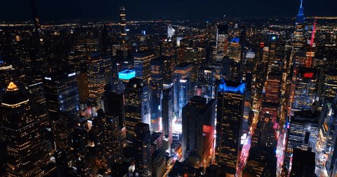Sparkling glamorous panorama of New York at night. Amazing view of metropolis with beautiful illumination from aerial view. Stockvideó