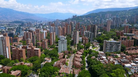 Aerial video clip above El Poblado, Medellín, Colombia
 – Video có sẵn