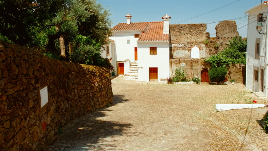 Wandering the whitewashed streets of Castelo de Vide, Alentejo, Portugal on a charming journey through a maze of history and beauty

