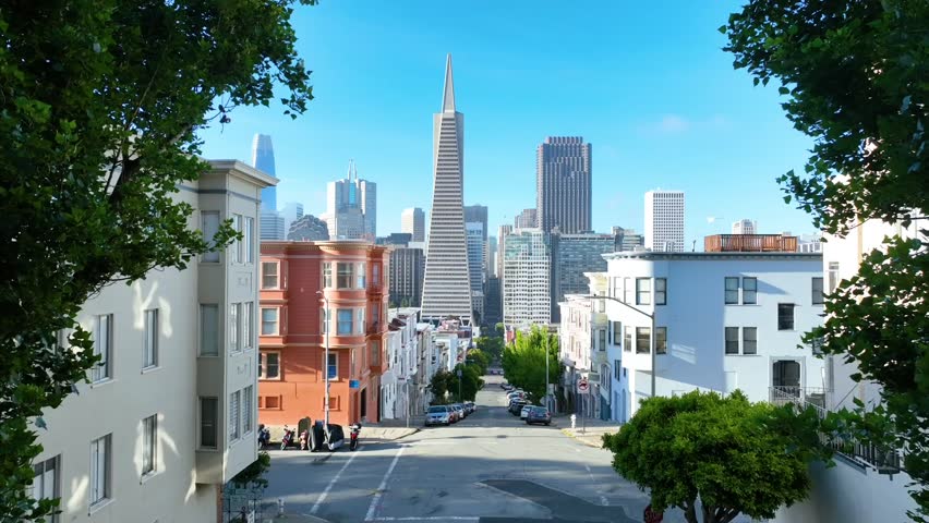 Aerial dolly shot toward Transamerica Pyramid in Downtown San Fransisco Royalty-Free Stock Footage #1107274981