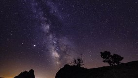 a time-lapse video of the sky in night