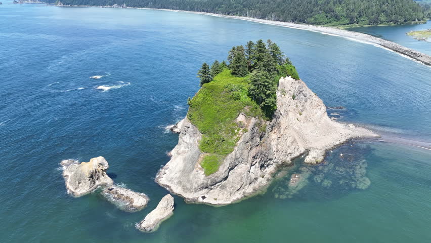 A huge sea stack is found off of the scenic Rialto Beach in Olympic National Park, Washington. This area is found at the mouth of the Quillayute River along the west coast of the Olympic peninsula.
