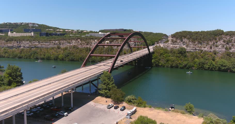 Push in drone shot of the Pennyback Bridge in Austin, Texas