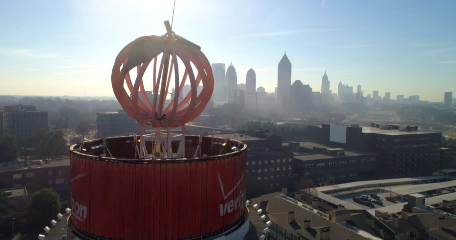 Aerial Shot Of The Peach Atlanta Sculpture By Vehicles On Street, Drone Ascending Over City Against Sky
