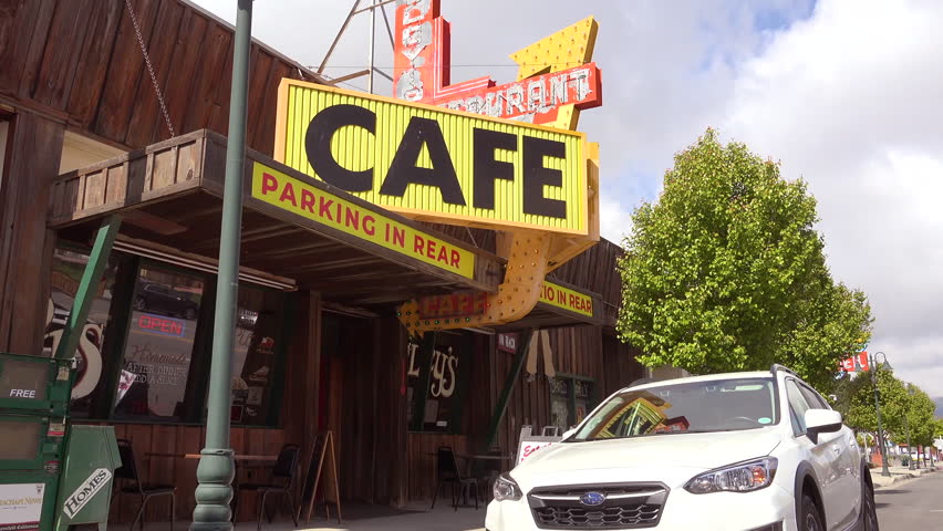 Tehachapi, ca - 2023 - low angle view of a western-style retro cafe sign from its left side in tehachapi, california. Royalty-Free Stock Footage #1107531489