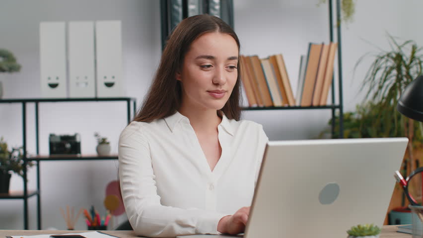 I dont know what to say. Confused business woman works on laptop at office workplace. Freelancer feeling embarrassed about ambiguous question, having doubts, no answer idea, being clueless, uncertain Royalty-Free Stock Footage #1107778109