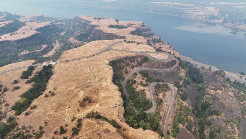 The Rowena Crest Viewpoint looks down on the scenic Columbia River Gorge separating Washington and Oregon. The area is a popular area for hiking, biking, fishing, and water sports.