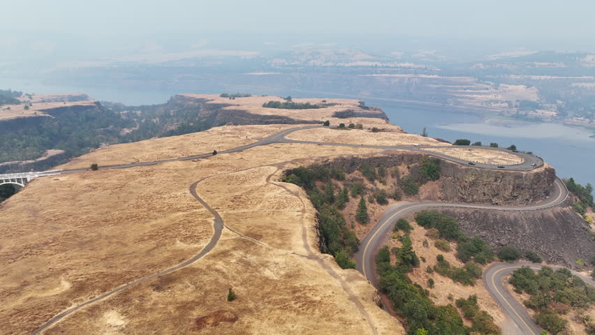 The Rowena Crest Viewpoint looks down on the scenic Columbia River Gorge separating Washington and Oregon. The area is a popular area for hiking, biking, fishing, and water sports.