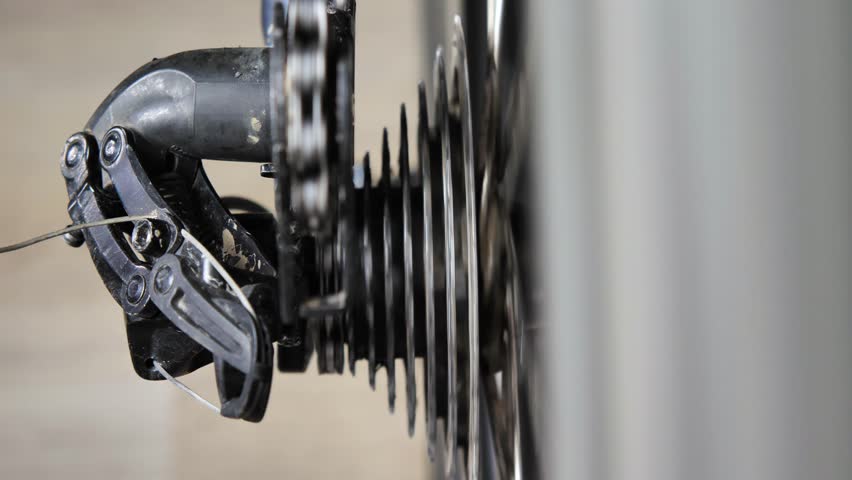 Bicycle transmission system. Rotating chain. Rear wheel bicycle transmission system. Chain Cassette Spokes. Gearshift Royalty-Free Stock Footage #1108010503