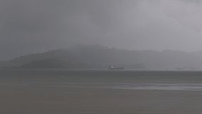 The background of the video is natural during the rainy season, with the blur of the wind. Storm waves of the sea, a natural phenomenon Small boats should refrain from leaving the shore.