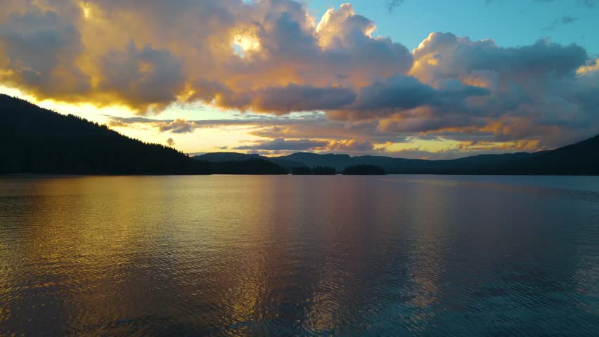 Beautiful Sky And Lake 4K 2