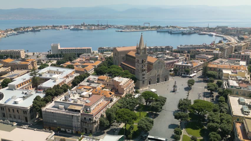 Piazza del Duomo in Messina, Sicily, Italy - Cinematic Establishing Shot