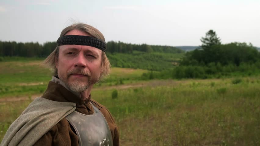 ancient warrior, wandering warrior, mythical warrior,
a man dressed as an ancient warrior, a guy dressed as a knight plays on camera