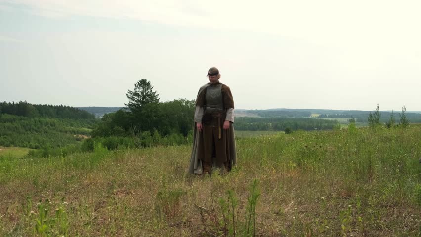 ancient warrior, wandering warrior, mythical warrior,
a man dressed as an ancient warrior, a guy dressed as a knight plays on camera