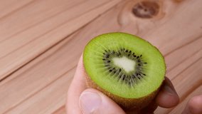 Video of hollowing out a kiwifruit with a spoon.