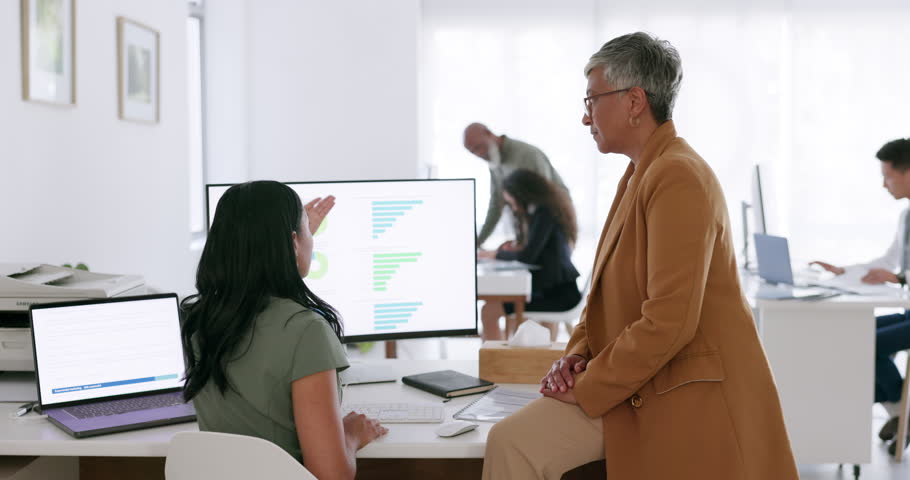 Computer, senior manager and employee with chart research or analytics on dashboard screen for data analysis. Mentor or mature business woman in leadership helping a worker with advice or feedback Royalty-Free Stock Footage #1108665981