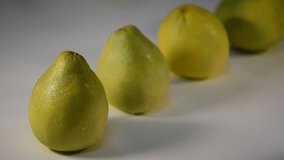 The video shows the arrangement of high-fiber edible pomelo and the changes in light and shadow.