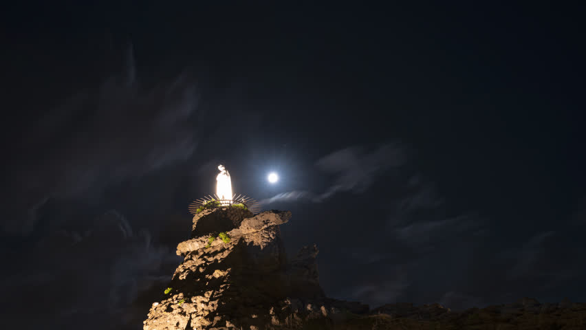 Timelapse of the Super Blue Moon at the Virgin Rock of Biarritz.