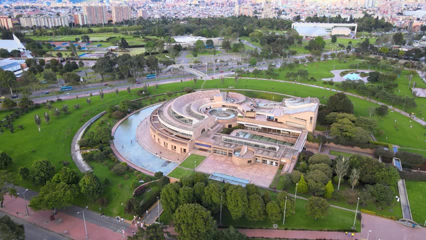 Virgilio Barco Library offers large spaces for reading, illuminated corners