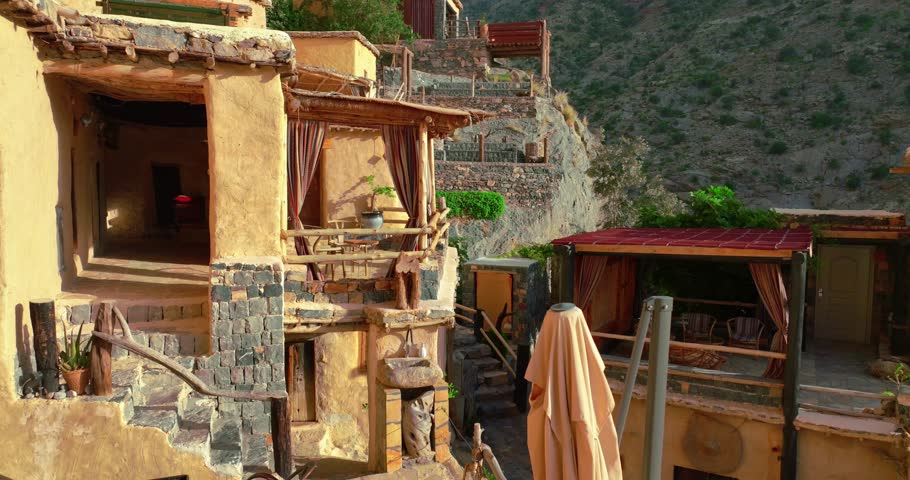 The ancient village of Al-Souqra, located in the state of Al-Jabal Al-Akhdar in the region of Ad Dakhiliyah in Oman, exemplifies the lifestyle its inhabitants have maintained for centuries