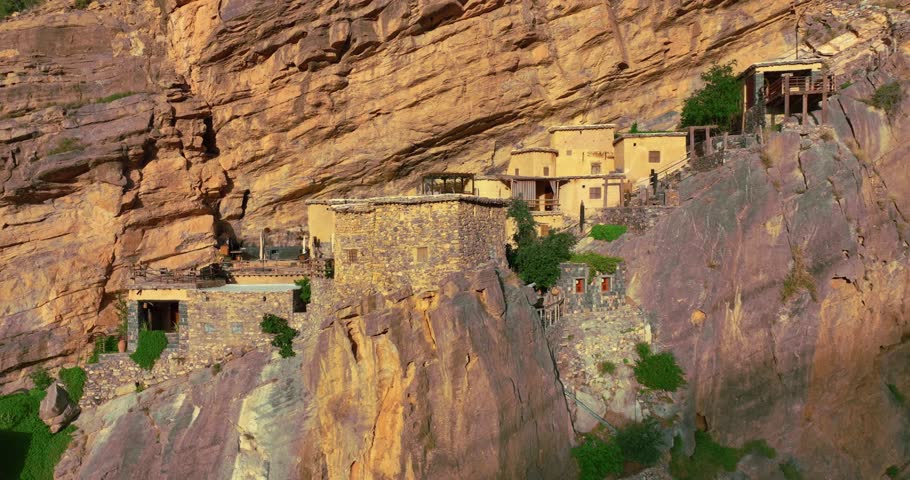The ancient village of Al-Souqra, located in the state of Al-Jabal Al-Akhdar in the region of Ad Dakhiliyah in Oman, exemplifies the lifestyle its inhabitants have maintained for centuries