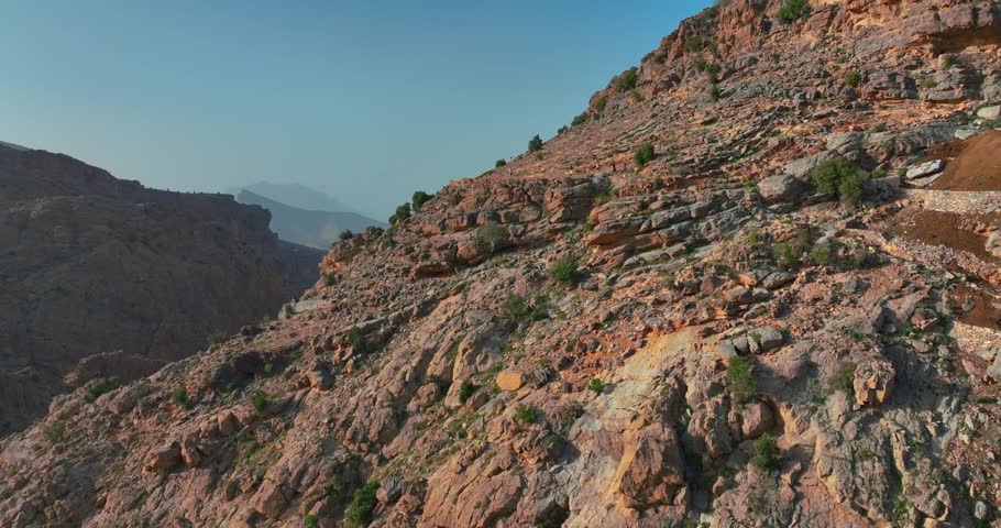 The ancient village of Al-Souqra, located in the state of Al-Jabal Al-Akhdar in the region of Ad Dakhiliyah in Oman, exemplifies the lifestyle its inhabitants have maintained for centuries