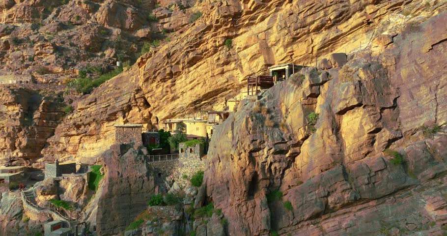 The ancient village of Al-Souqra, located in the state of Al-Jabal Al-Akhdar in the region of Ad Dakhiliyah in Oman, exemplifies the lifestyle its inhabitants have maintained for centuries
