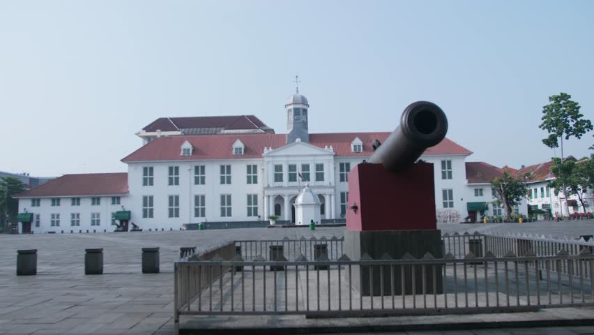 The Fatahillah Museum was formerly the Batavia city hall which was built in 1707-1710 on the orders of Governor-General Joan van Hoorn