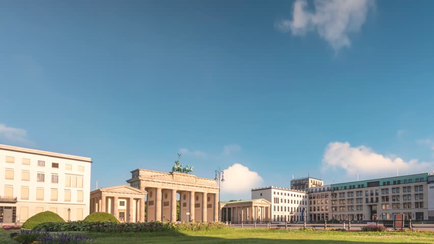 Berlin Germany time lapse 4K, city skyline timelapse at Brandenburg Gate (Brandenburger Tor)