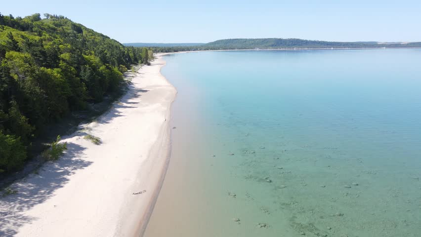 Coastline along Lake Michigan in Sleeping Bear Bay near Glen Arbor and Sleeping Bears Dunes, aerial view
