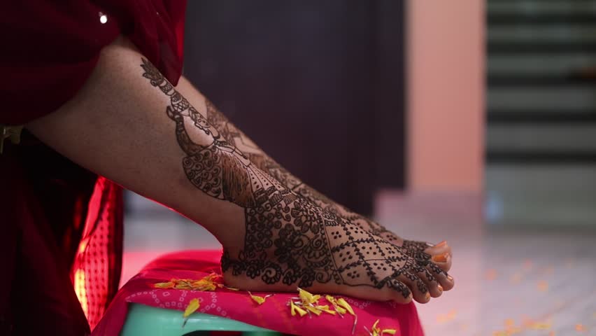 4K Bride Foot Mehandi Desing