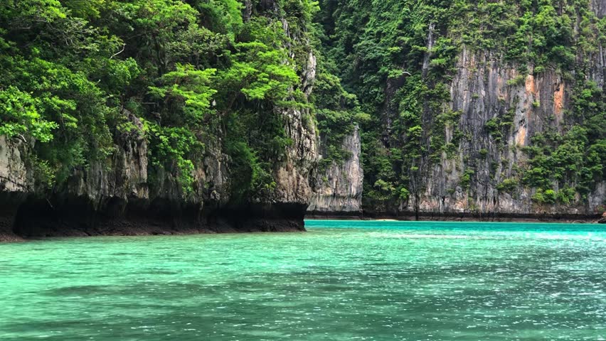 The sea is green with rocky mountains at the Pileh Lagoon Bay, Krabi Province. Beautiful nature Royalty-Free Stock Footage #1109326239