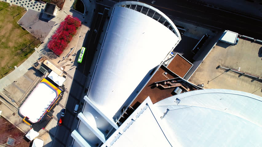 Aerial Top Forward View Of People And Vehicles On Streets Near Landmark In City During Sunny Day - Nashville, Tennessee